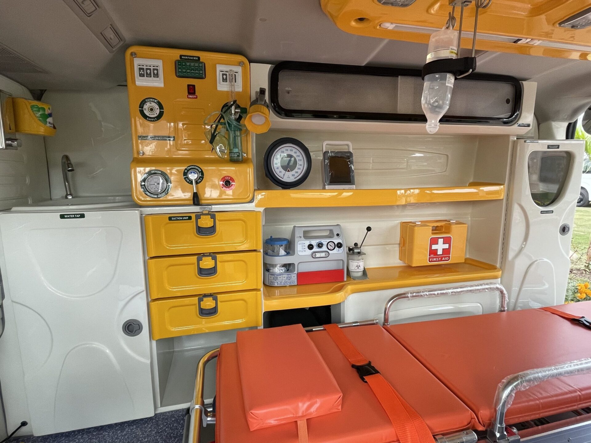 Toyota Hiace Van Ambulance (Std. Roof)